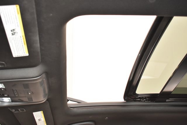 Used 2023 Cadillac XT5 Sportv w/ Technology Package image 18