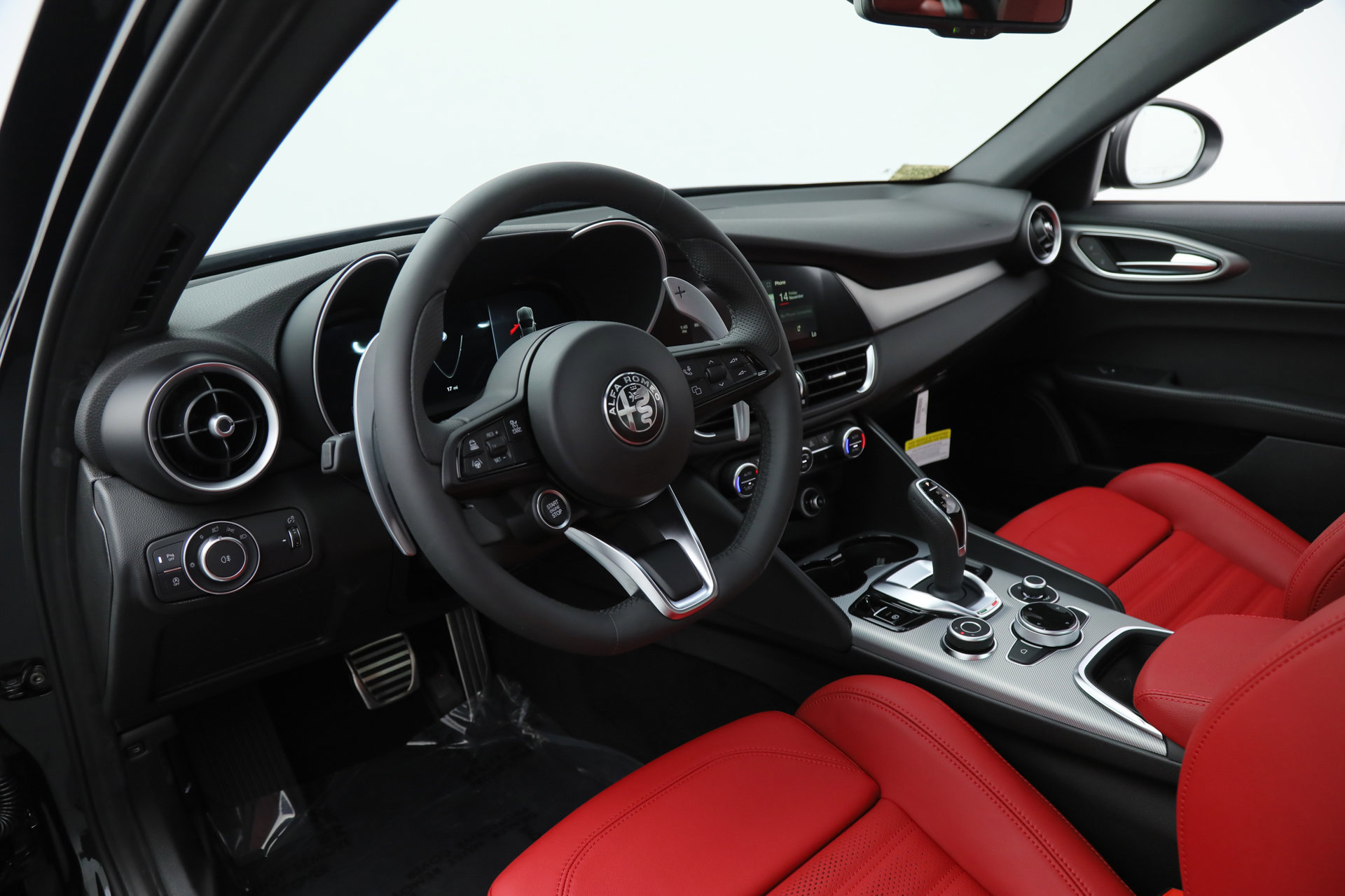 New 2025 Alfa Romeo Giulia w/ Driving Assist Package image 18