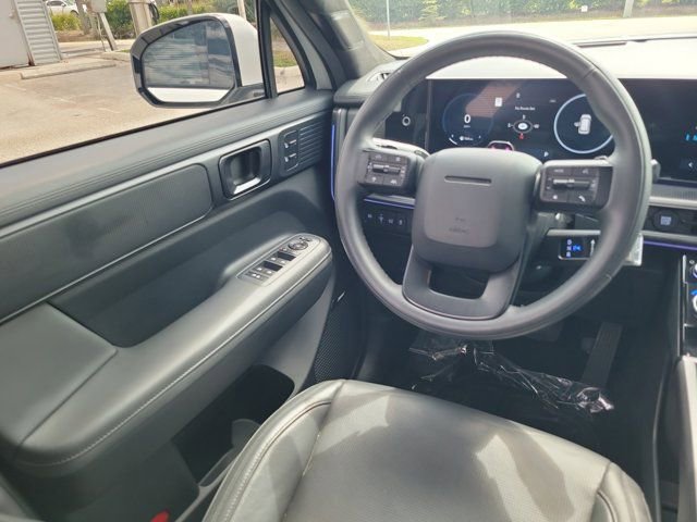 Used 2025 Hyundai Santa Fe Calligraphy image 13
