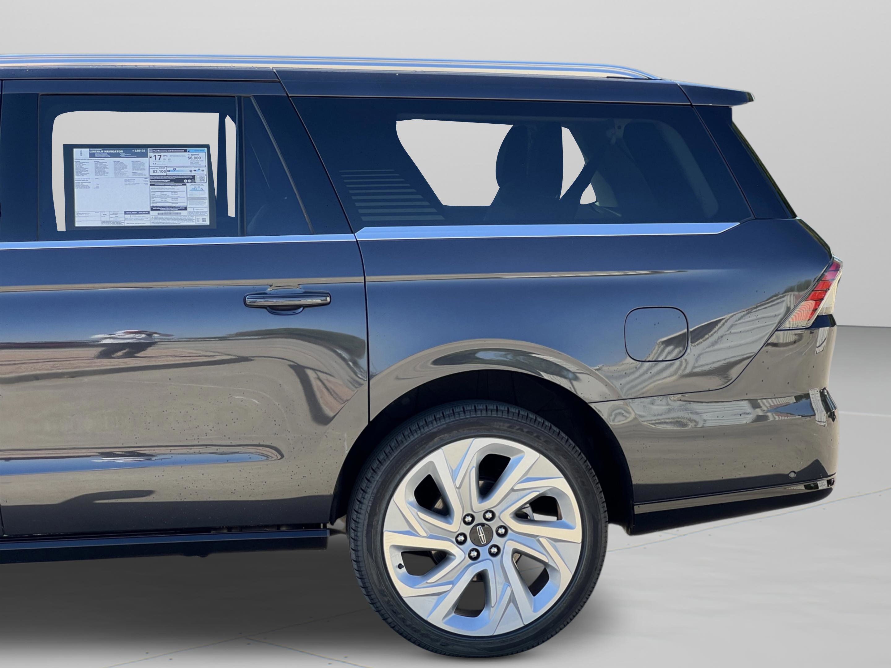 New 2025 Lincoln Navigator L Reserve AWD/4WD image 11