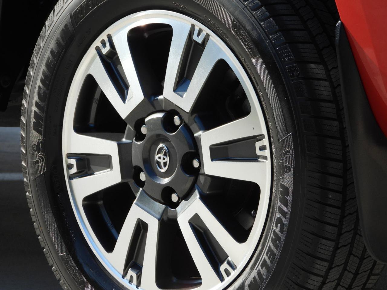 Used 2018 Toyota Tundra CrewMax SR5 w/ TRD Sport Package RWD image 28