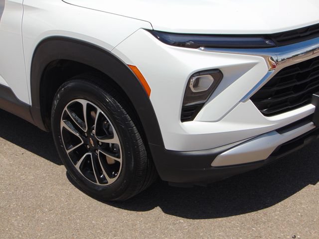 Used 2025 Chevrolet TrailBlazer LT AWD/4WD image 2