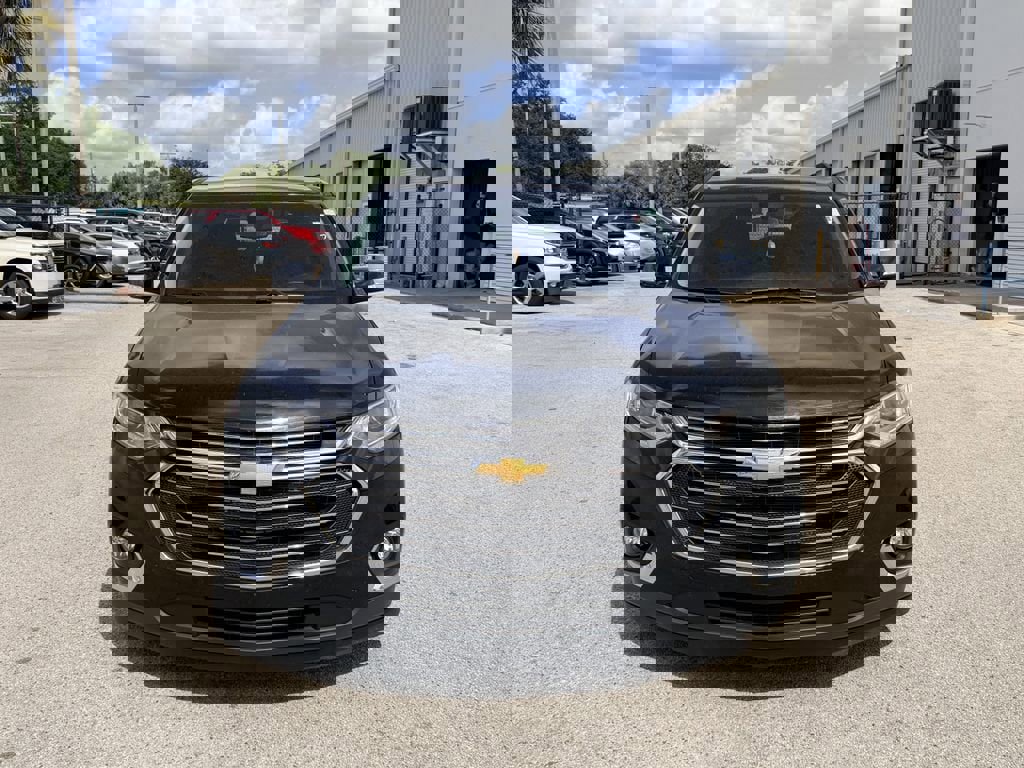 Used 2020 Chevrolet Traverse LT image 3