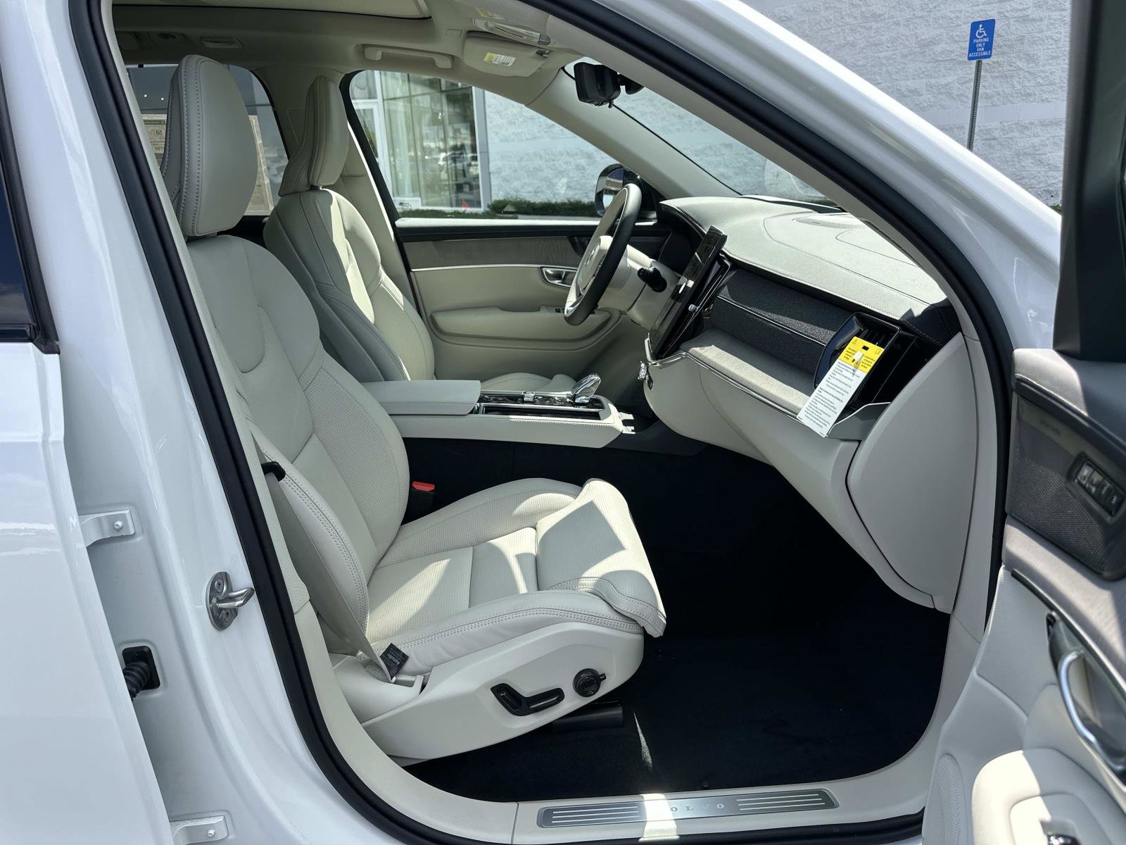 New 2026 Volvo XC90 T8 Ultra w/ Protection Package Premier image 21