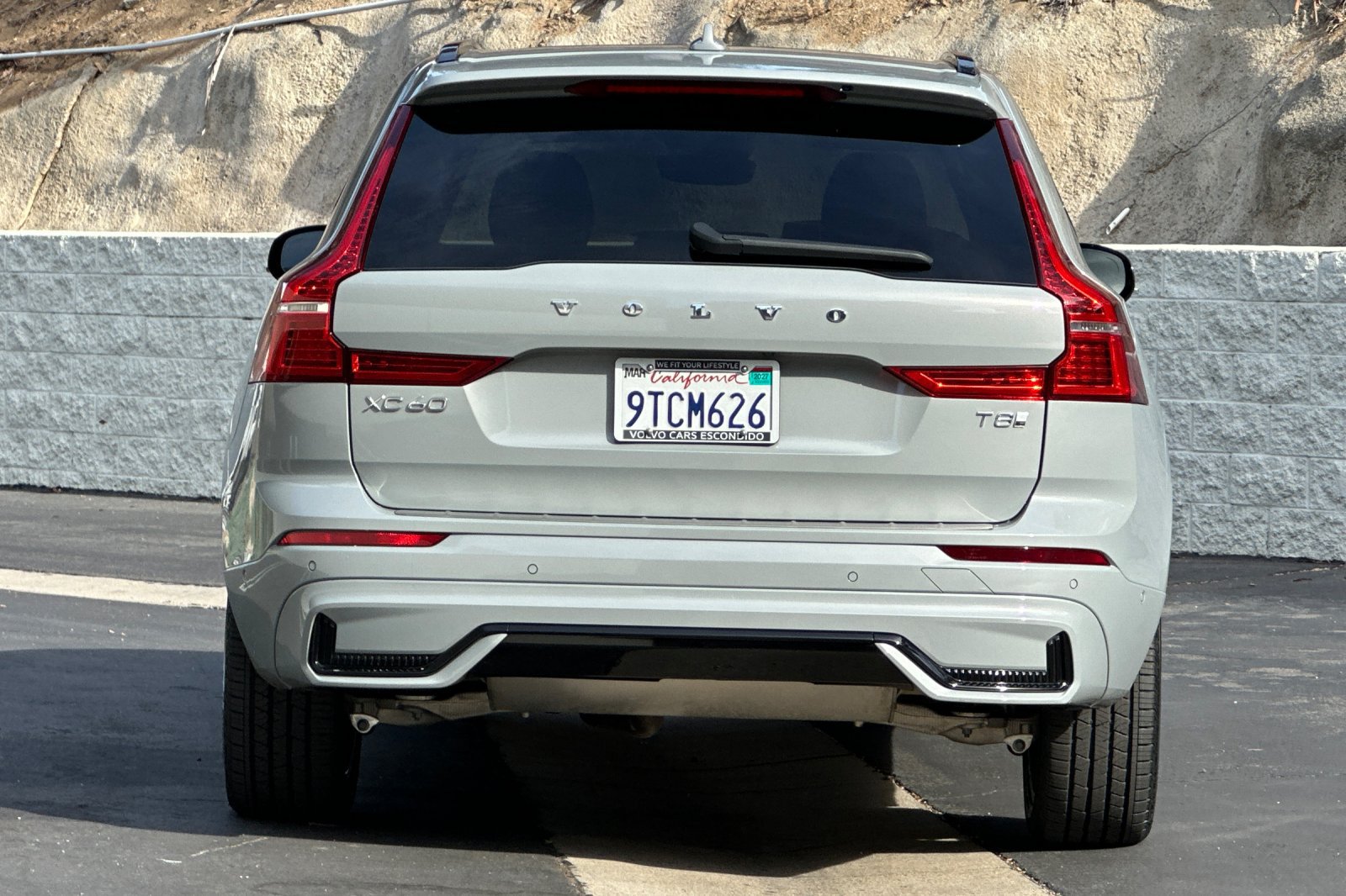 Certified 2025 Volvo XC60 T8 Plus w/ Protection Package Premier AWD/4WD image 5