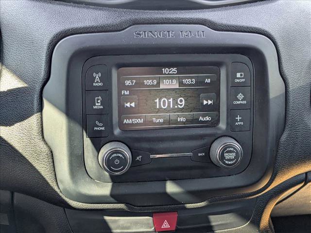 Used 2017 Jeep Renegade Latitude w/ Popular Equipment Group image 9