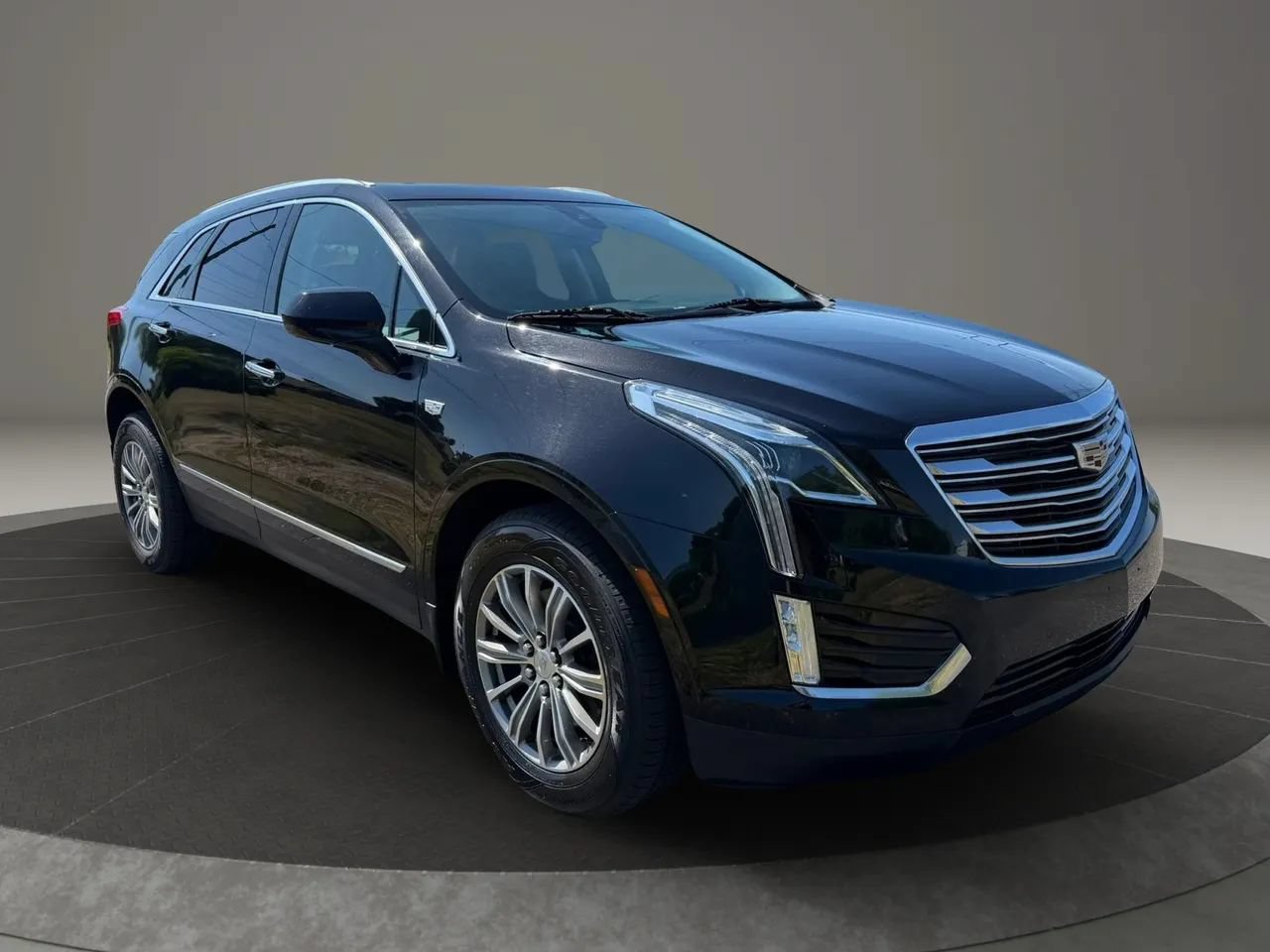 Used 2017 Cadillac XT5 Luxury w/ Driver Awareness Package AWD/4WD image 2