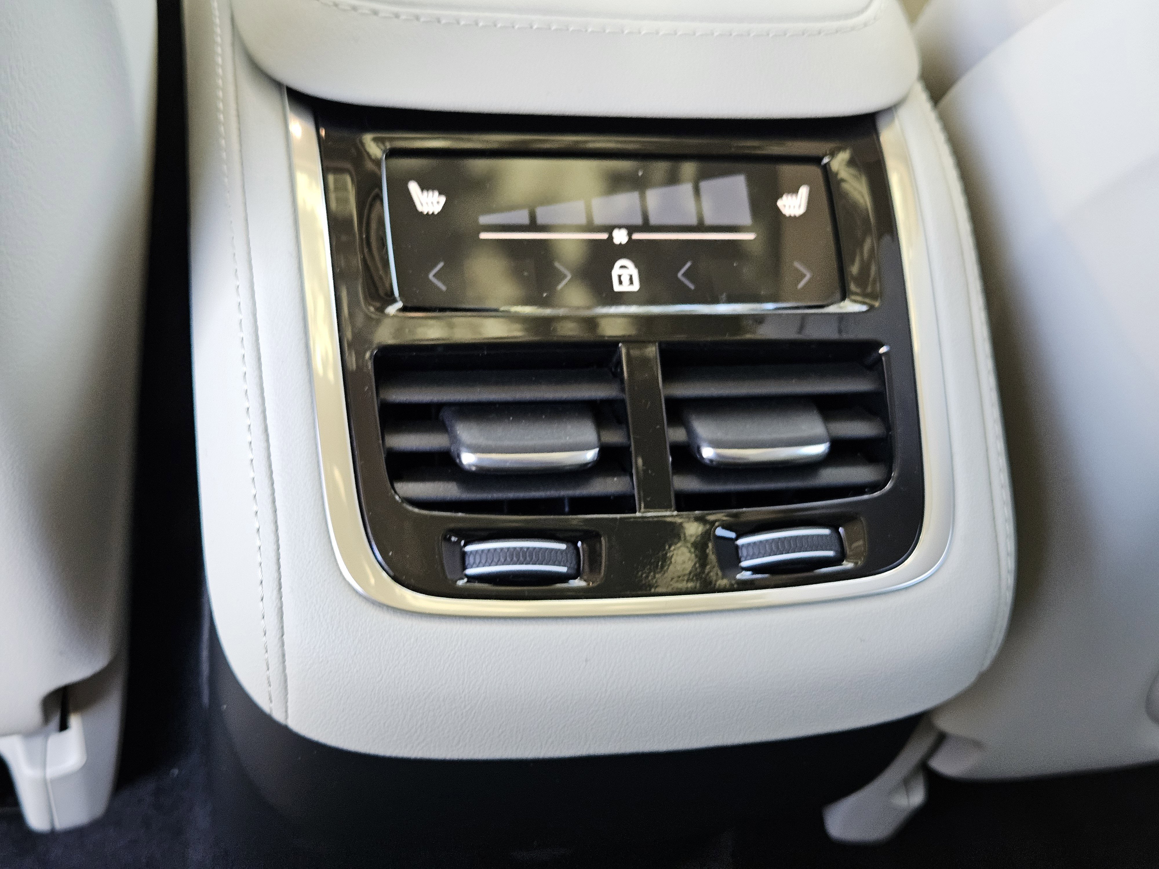 New 2026 Volvo XC90 B6 Ultra image 20