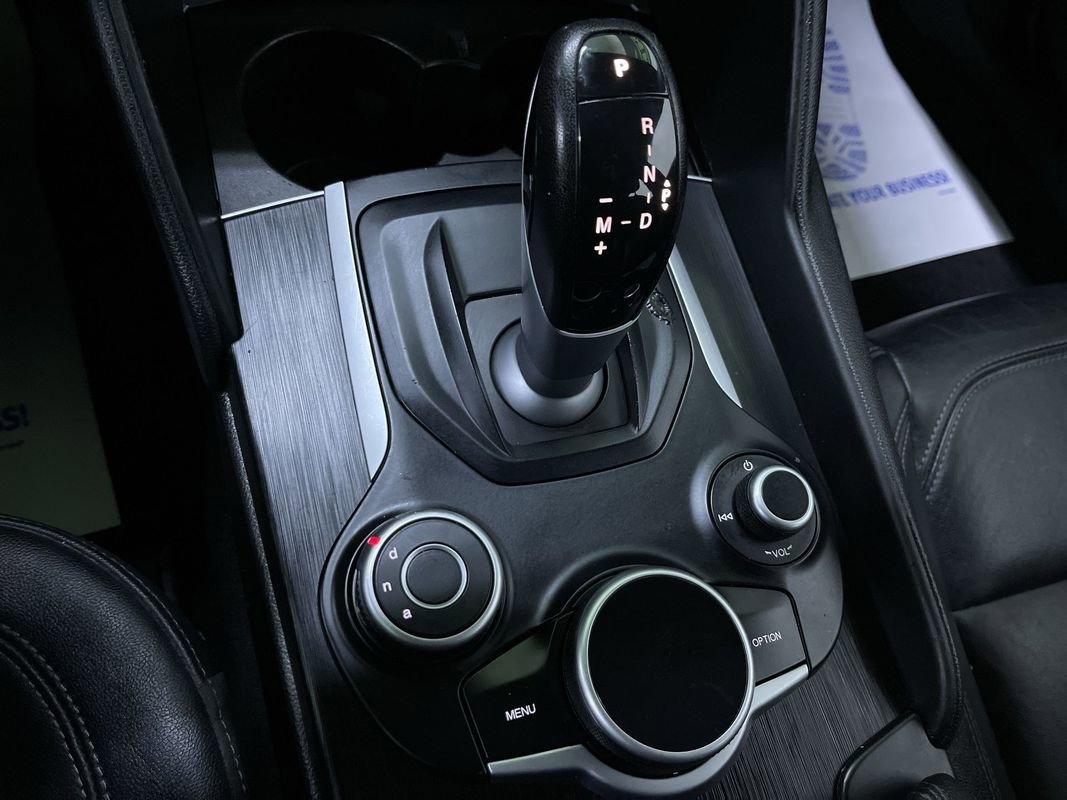 Used 2017 Alfa Romeo Giulia AWD image 23