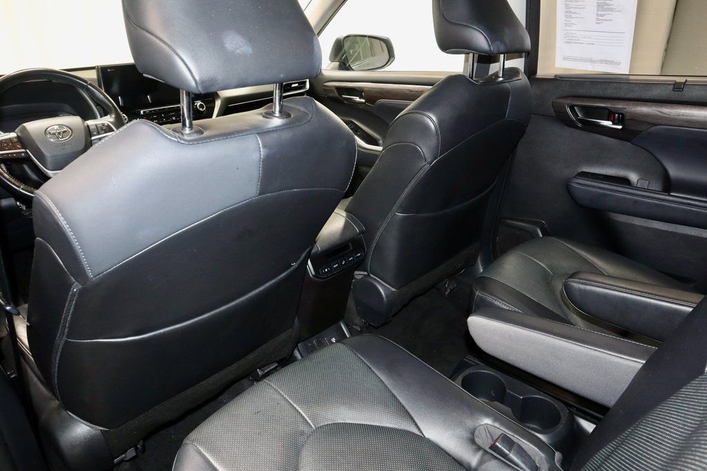 Used 2022 Toyota Highlander Limited image 22