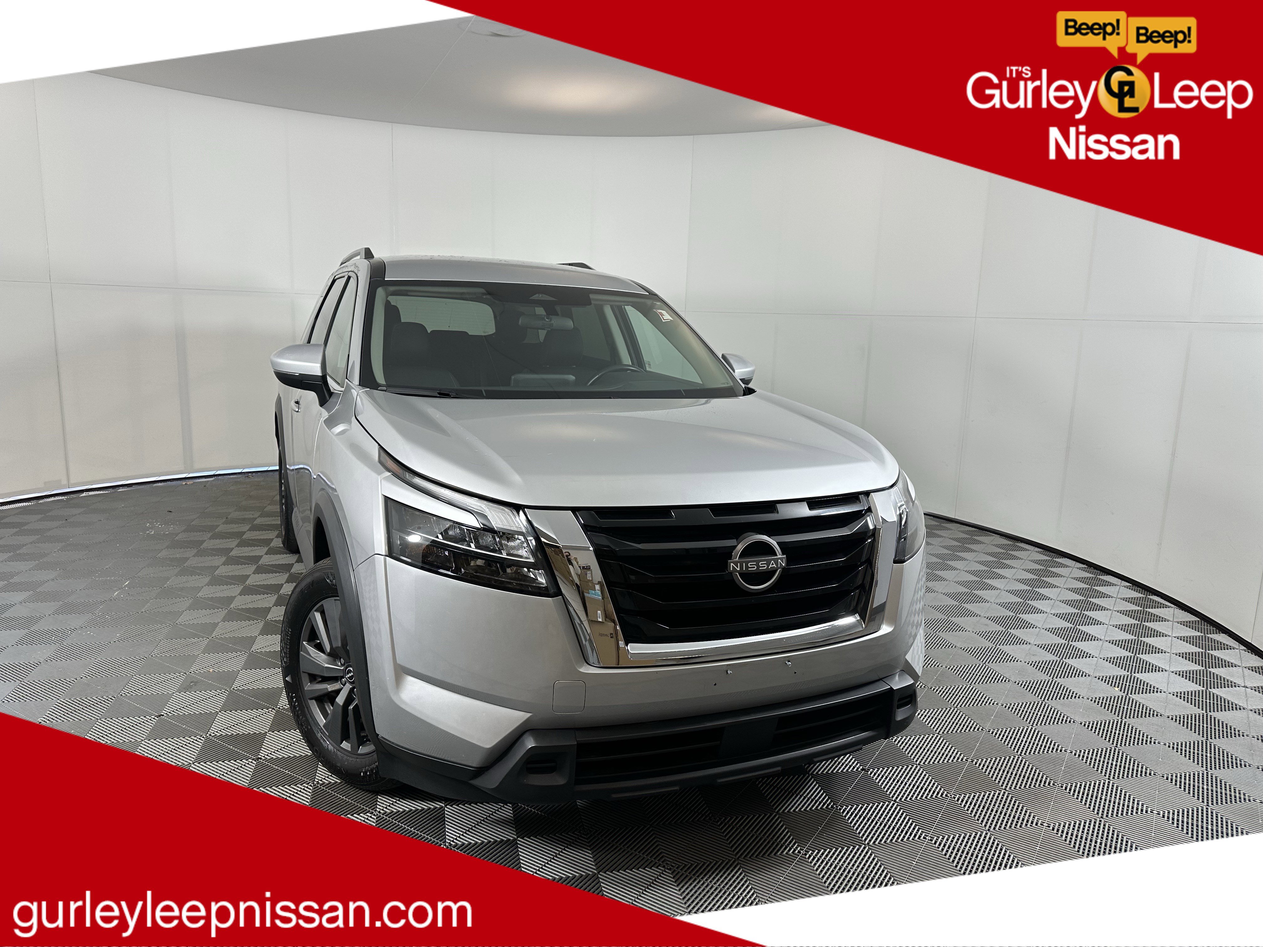 Used 2023 Nissan Pathfinder SV image 1