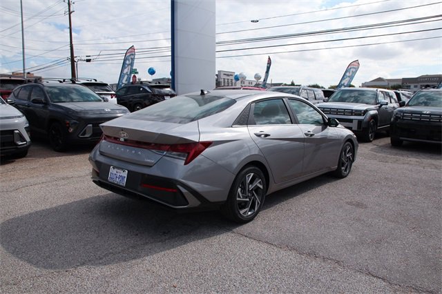 New 2025 Hyundai Elantra Limited image 4