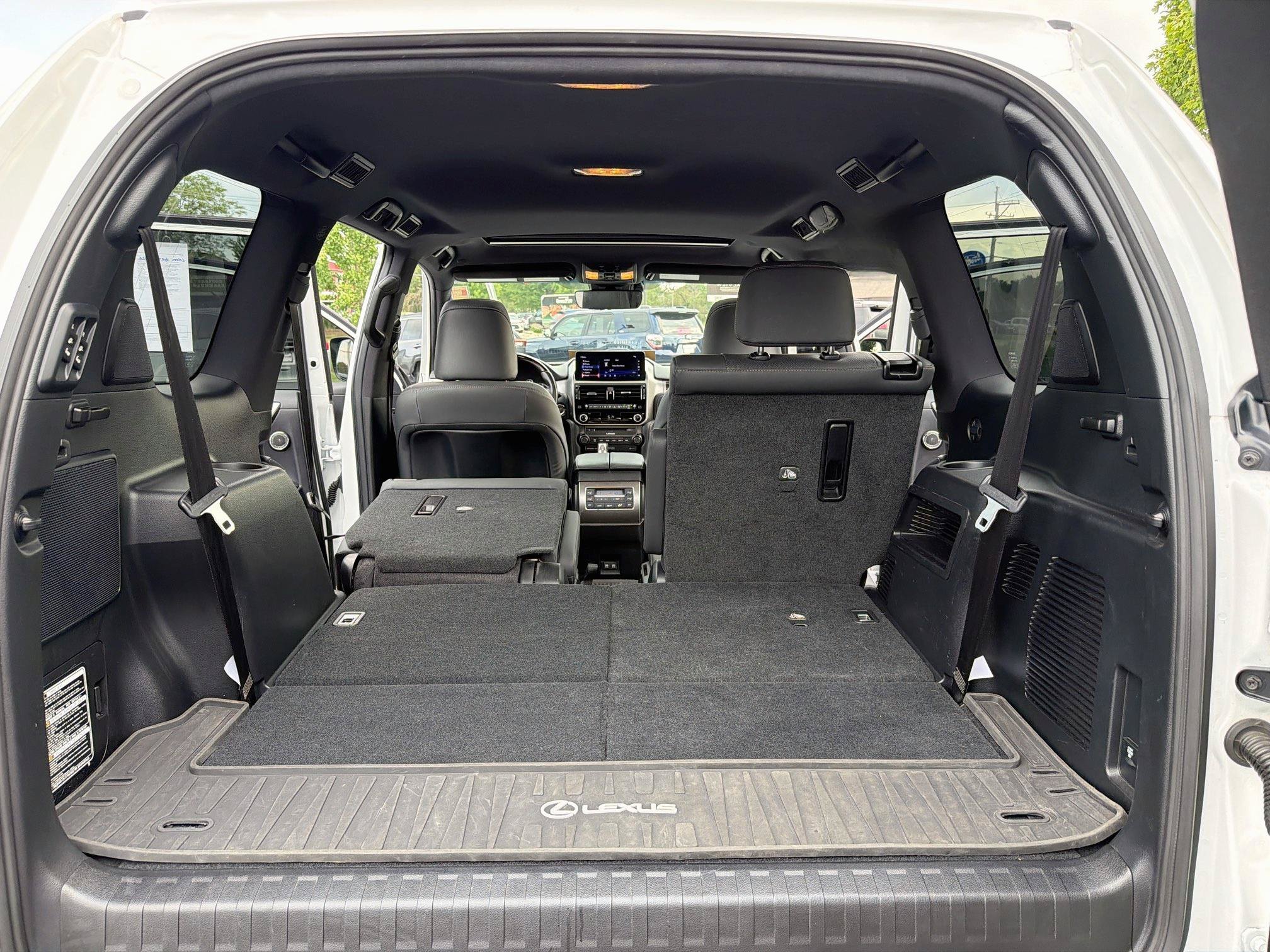 Used 2022 Lexus GX 460 Premium w/ Accessory Package AWD/4WD image 14