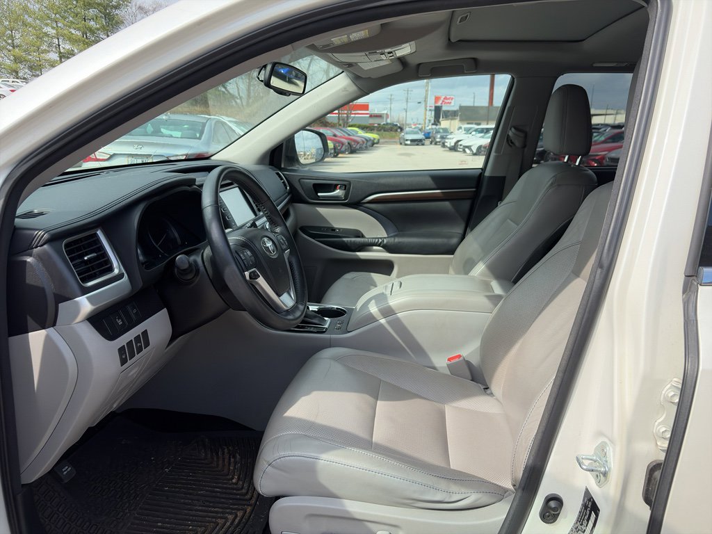 Used 2015 Toyota Highlander Limited image 10