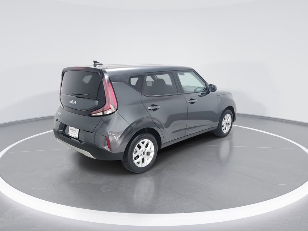 Used 2025 Kia Soul LX FWD image 9
