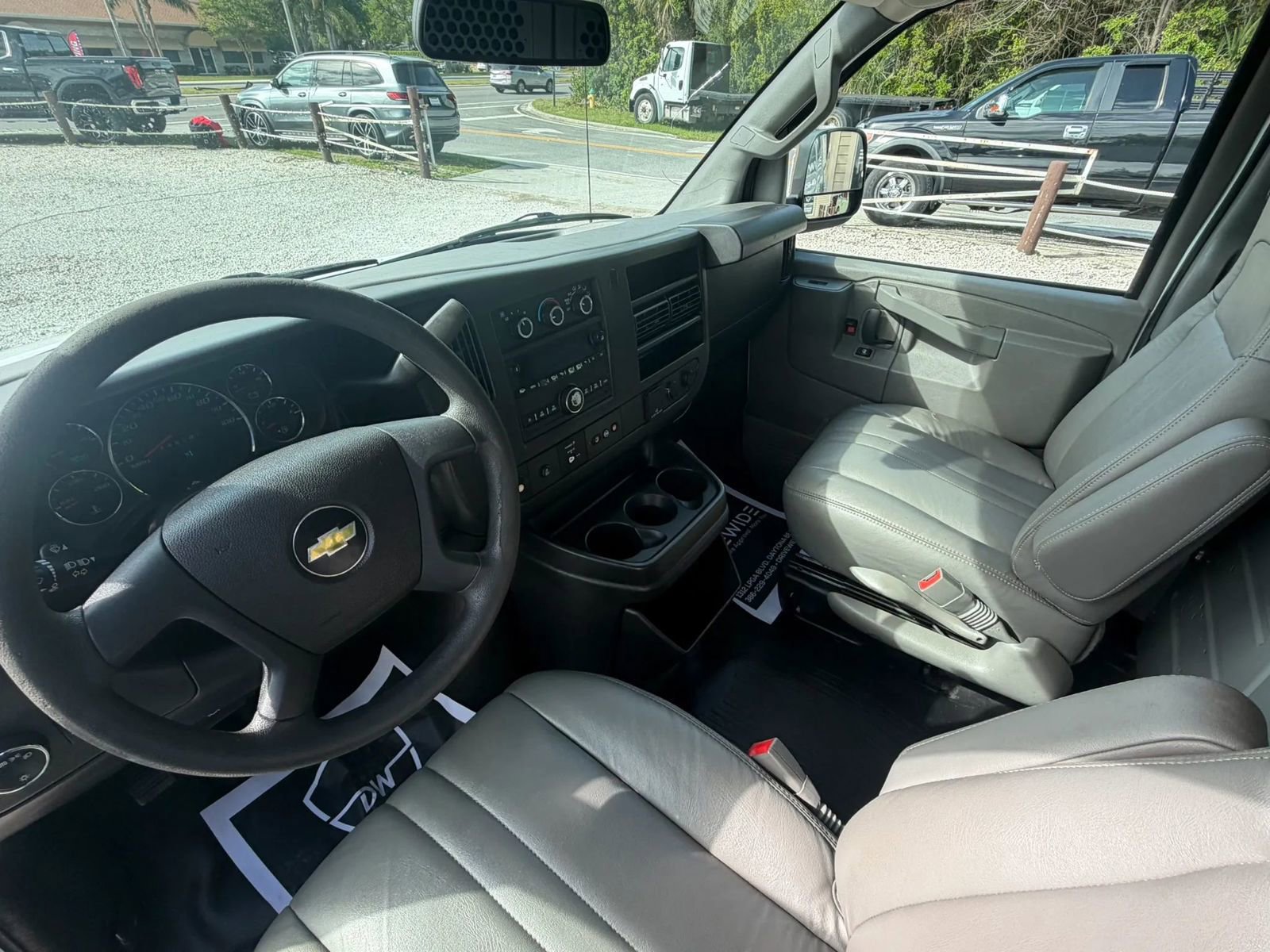 Used 2018 Chevrolet Express 2500 image 15