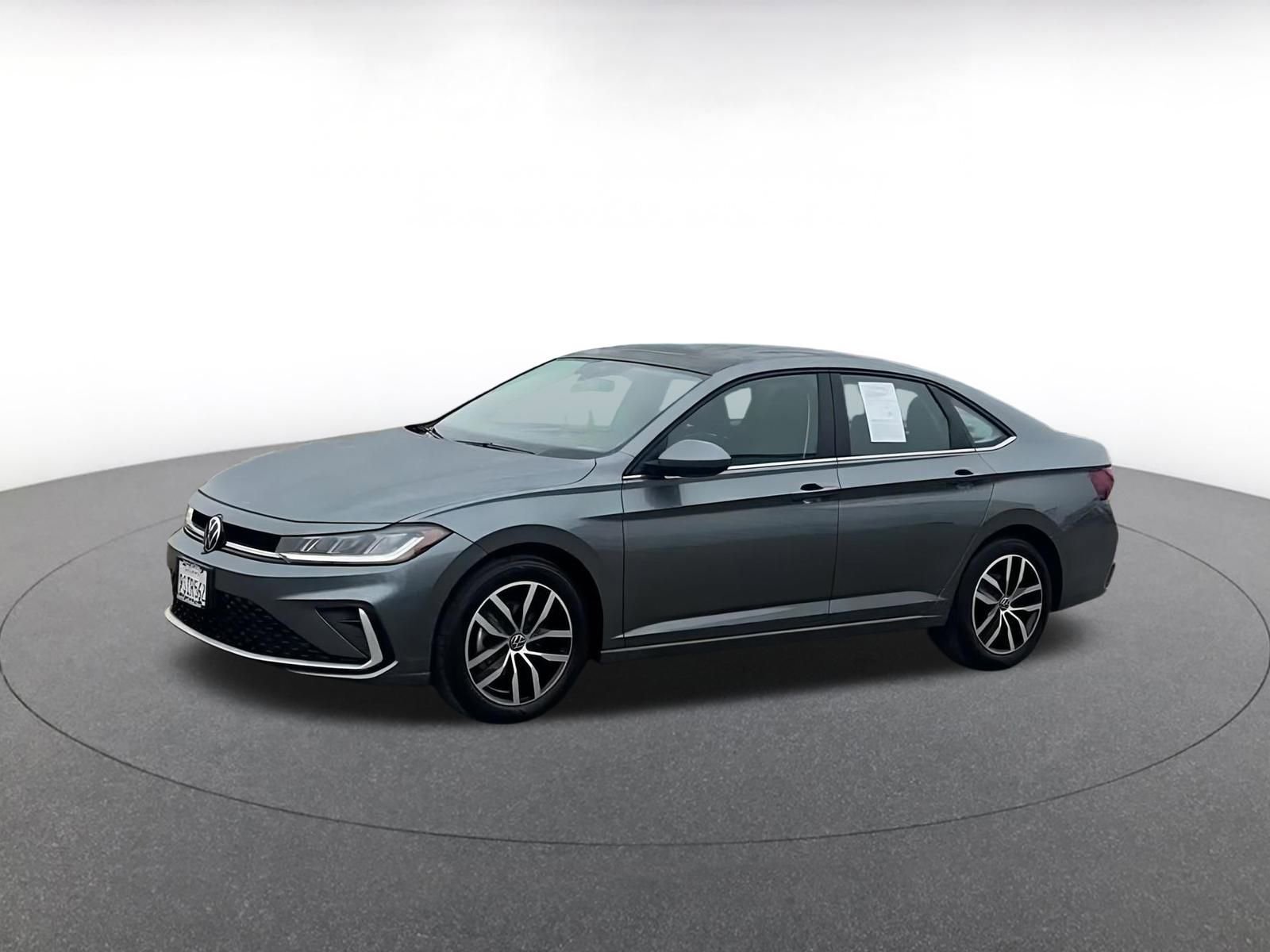 Used 2025 Volkswagen Jetta SE image 8