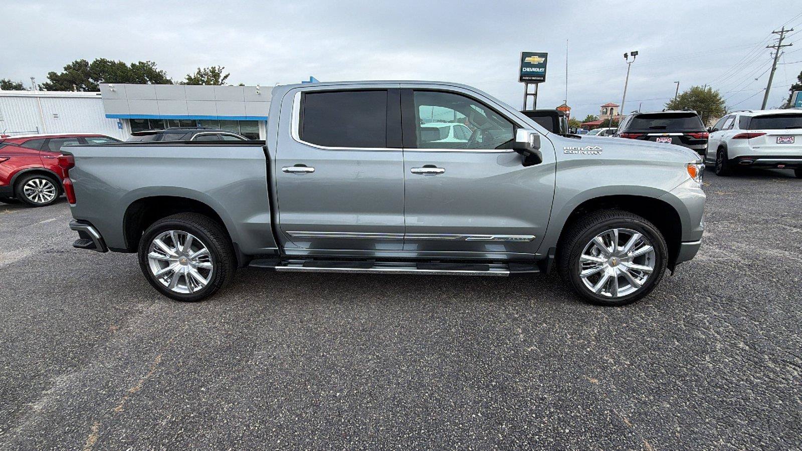 New 2026 Chevrolet Silverado 1500 High Country w/ High Country Premium Package AWD/4WD image 9