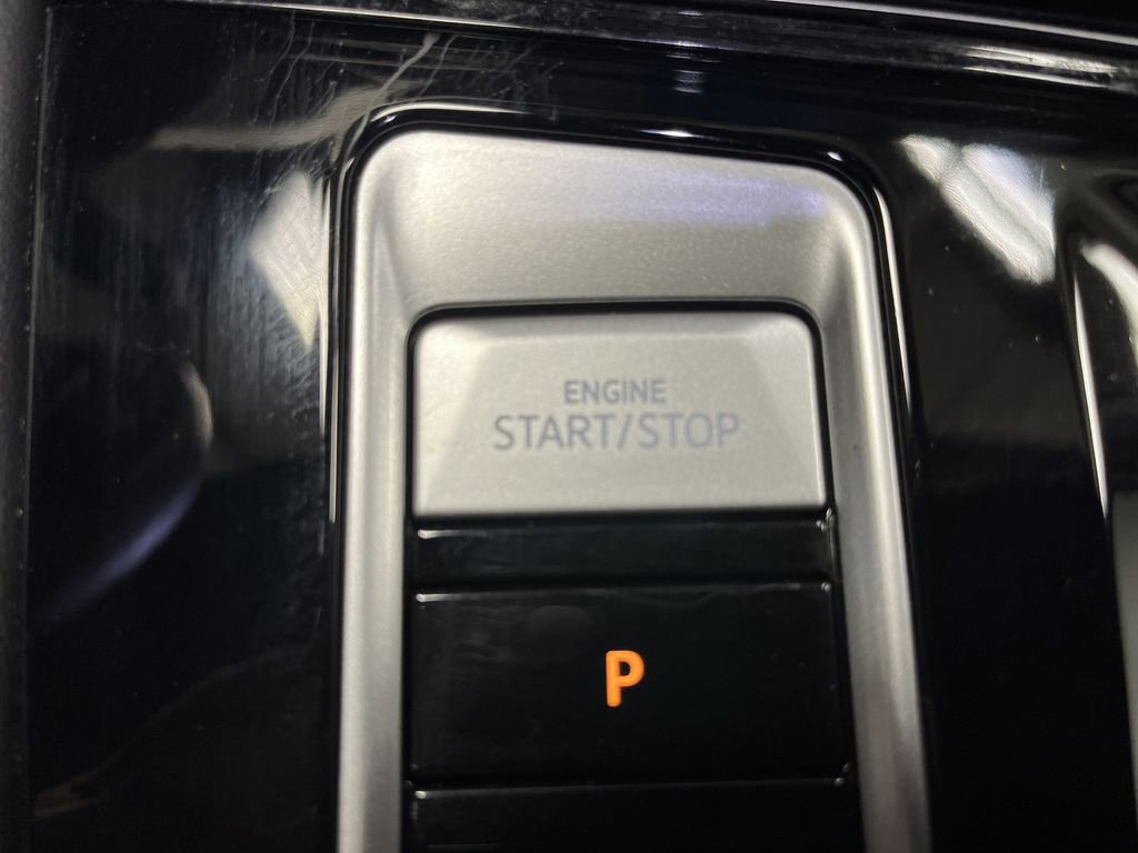 Used 2025 Volkswagen Atlas Cross Sport SEL Premium R-Line image 24