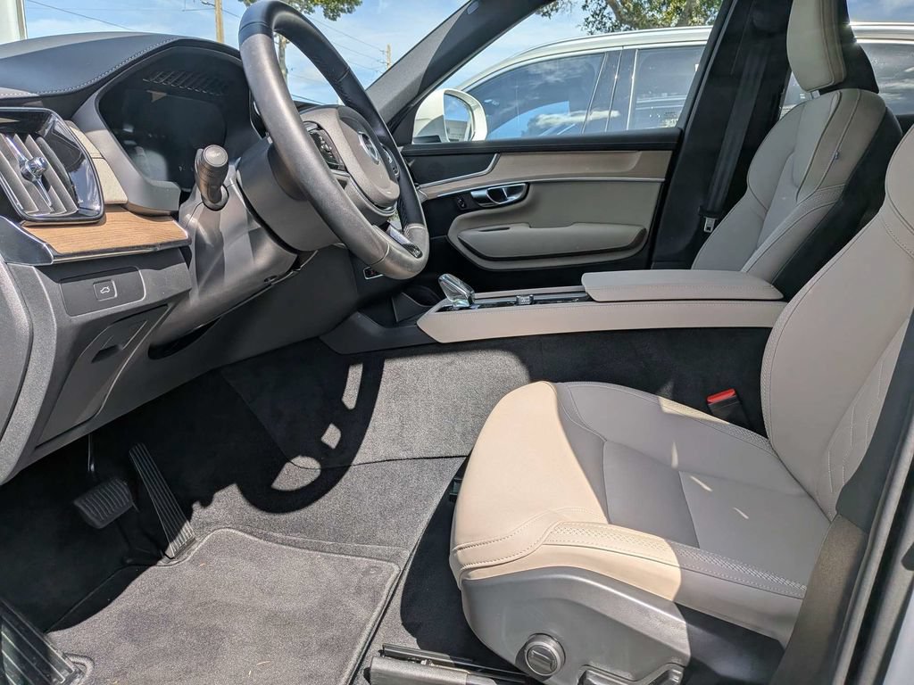 Certified 2026 Volvo XC90 B5 Plus w/ Protection Package Premier AWD/4WD image 2