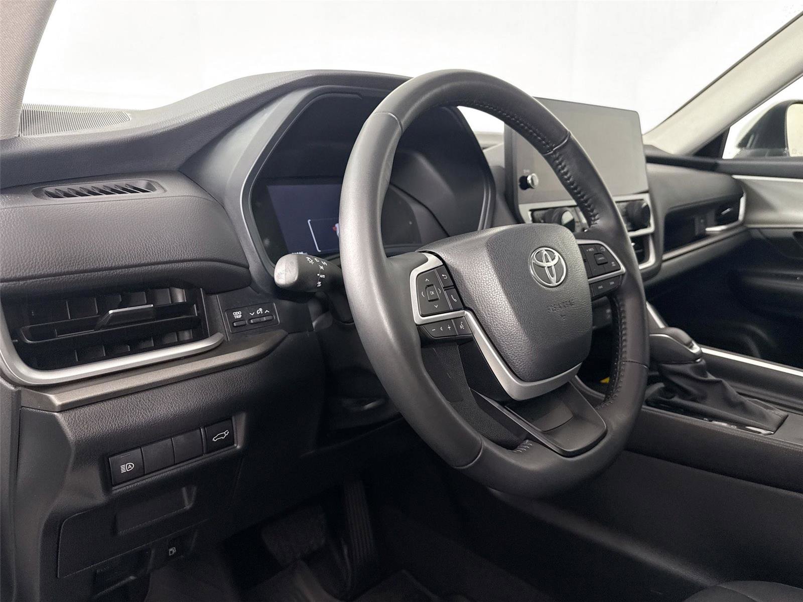 Used 2024 Toyota Grand Highlander XLE image 8