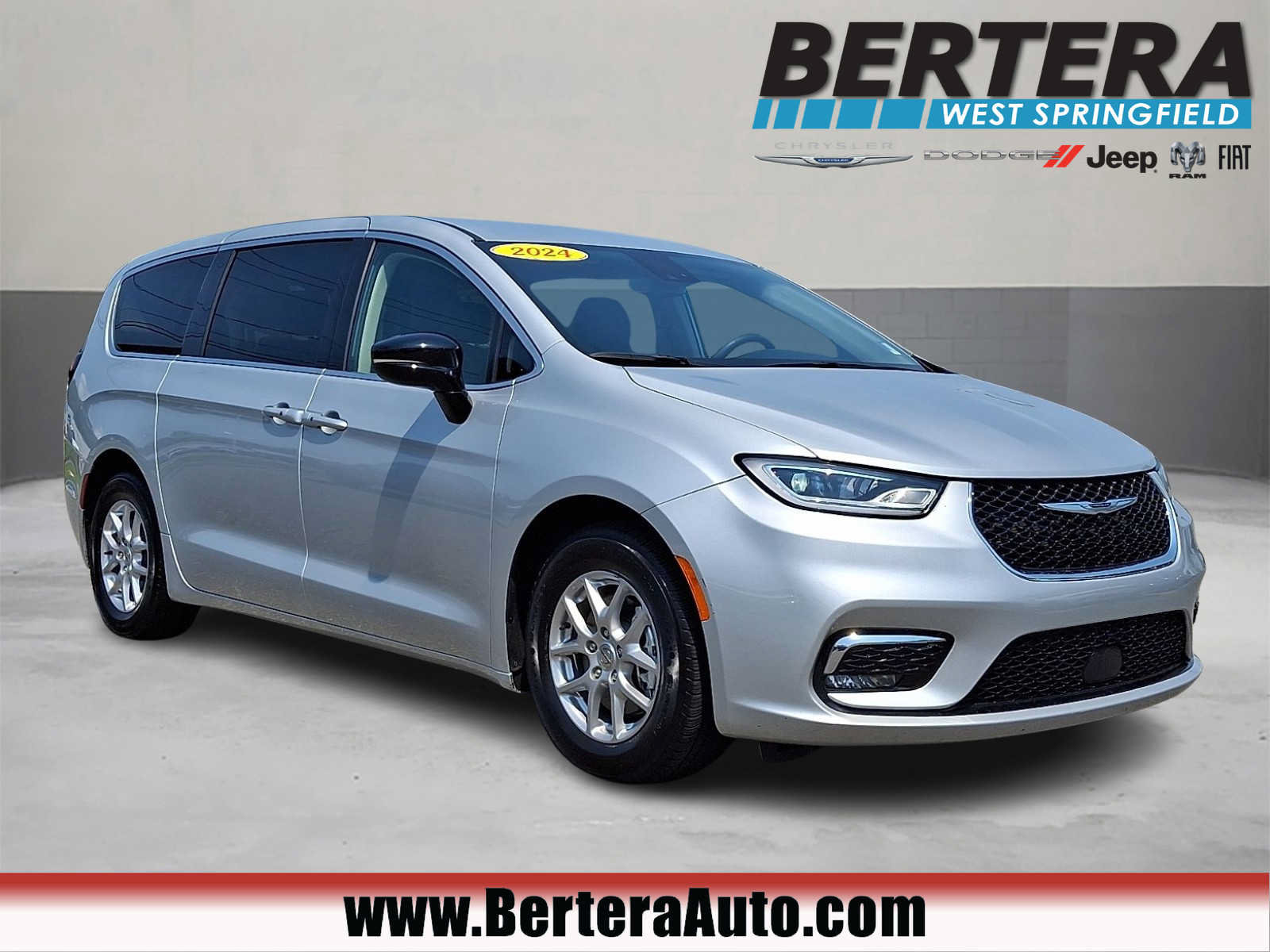 Certified 2024 Chrysler Pacifica Touring-L