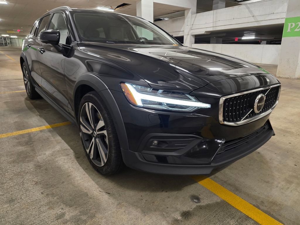 Used 2025 Volvo V60 B5 Cross Country Plus image 7