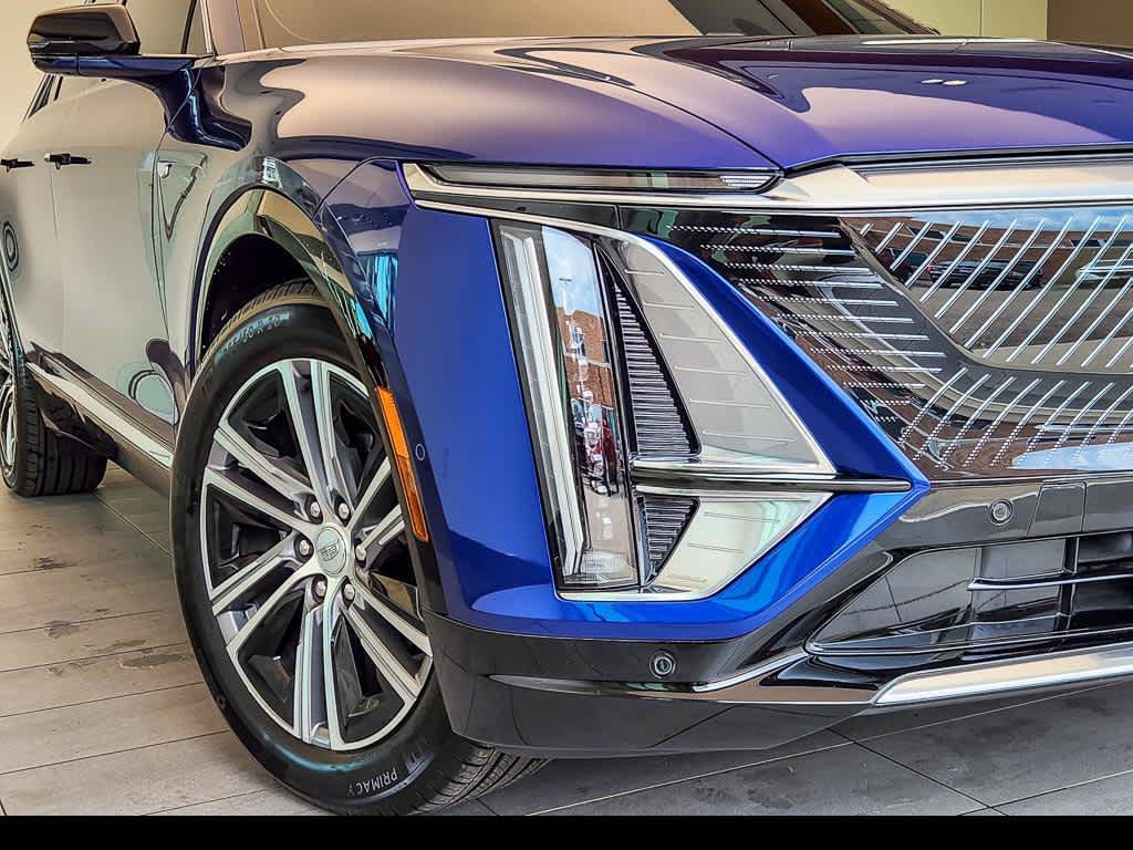 Used 2024 Cadillac Lyriq Luxury AWD/4WD image 4