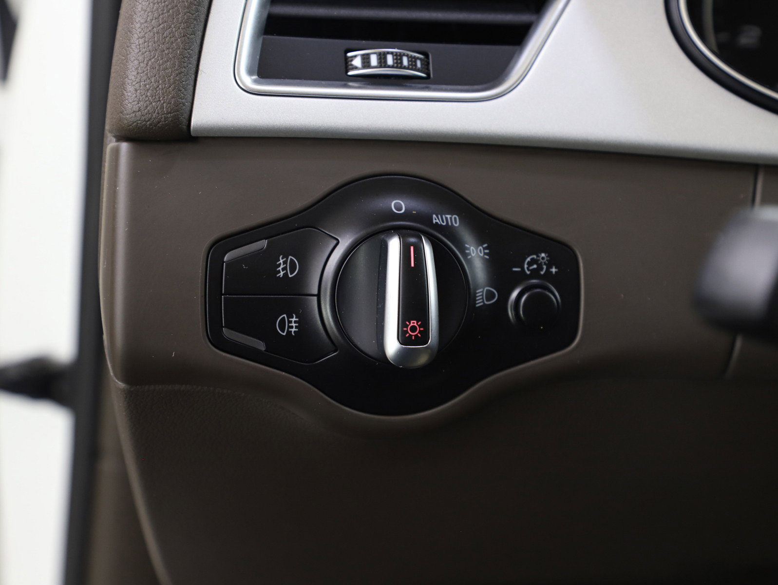 Used 2016 Audi A4 2.0T Premium Plus w/ Technology Package image 23