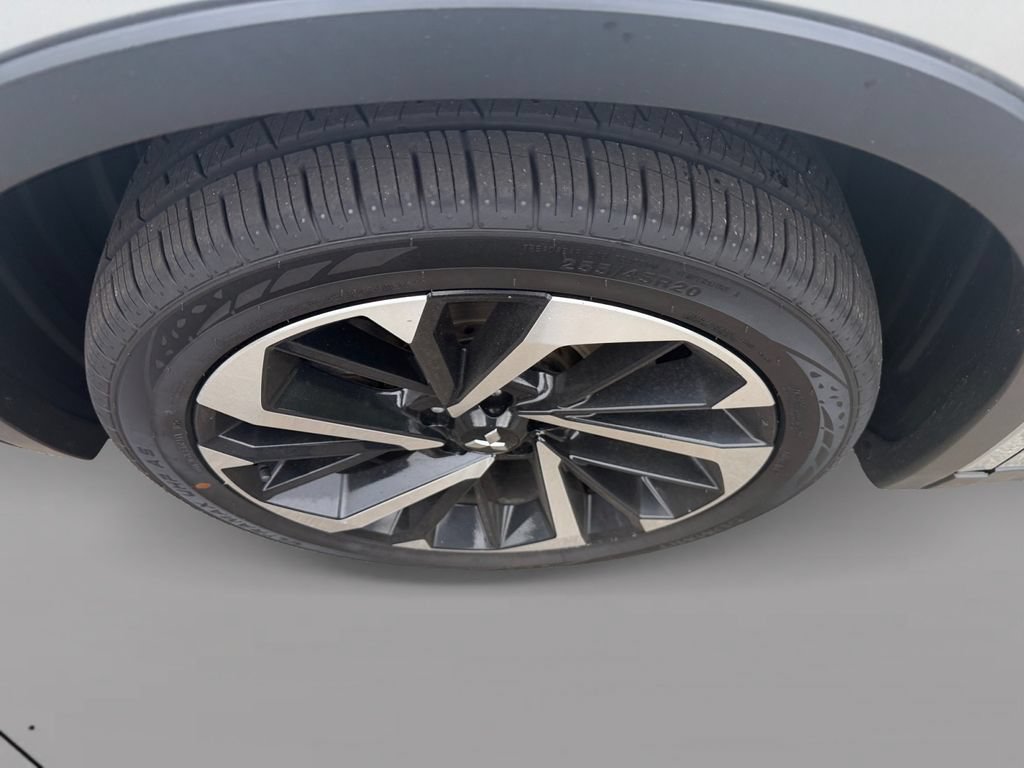 Used 2024 Mitsubishi Outlander 4WD Plug-In Hybrid image 11