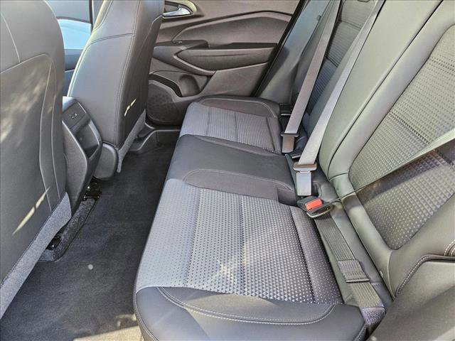 Used 2024 Chevrolet Trax LT w/ LT Convenience Package image 17