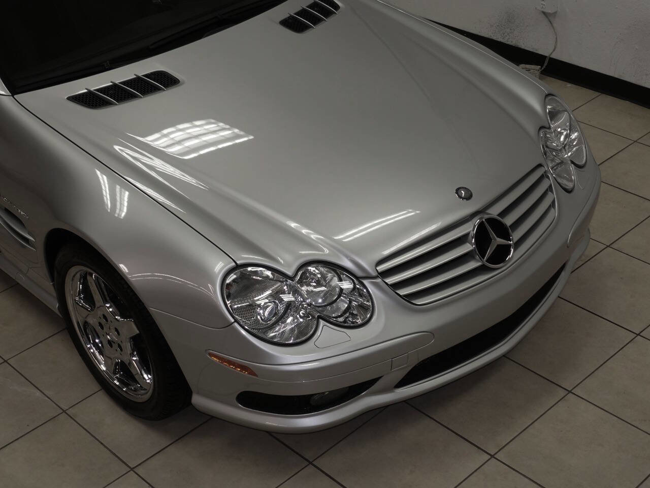 Used 2004 Mercedes-Benz SL 55 AMG SL 55 AMG 2dr Convertible image 18