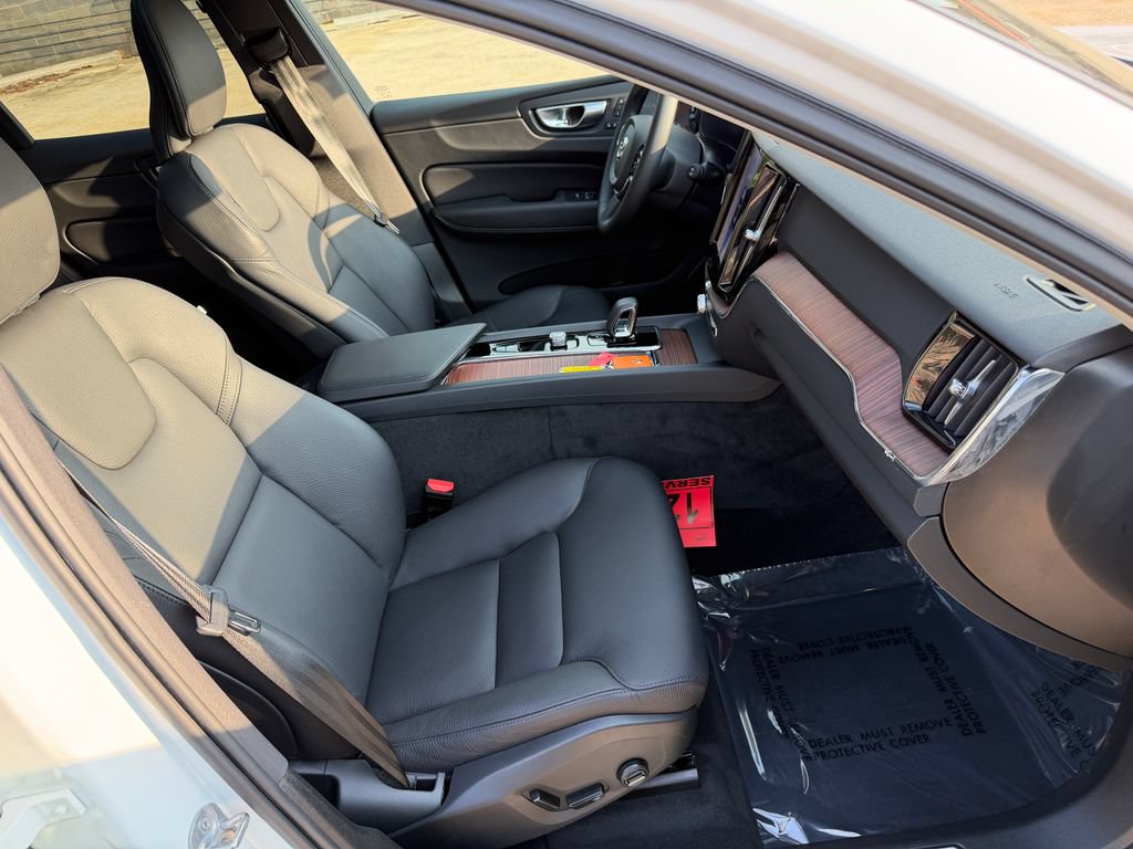 Certified 2024 Volvo XC60 B5 Plus w/ Protection Package Premier AWD/4WD image 22