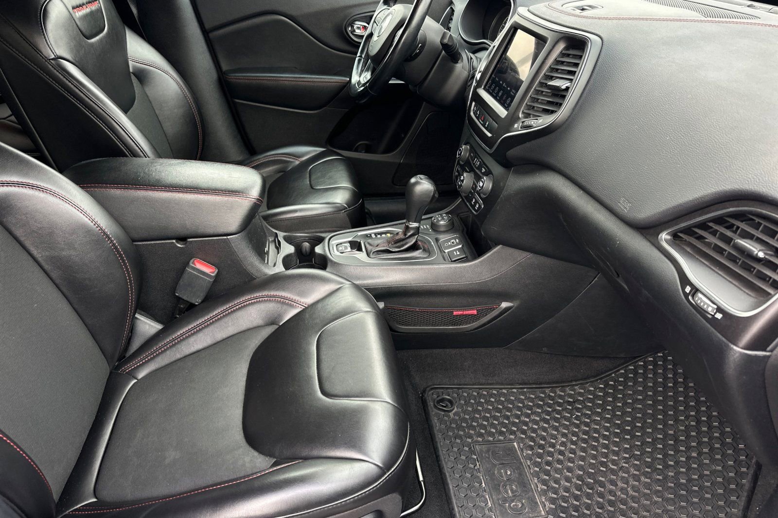 Used 2020 Jeep Cherokee Trailhawk w/ Technology Group image 16