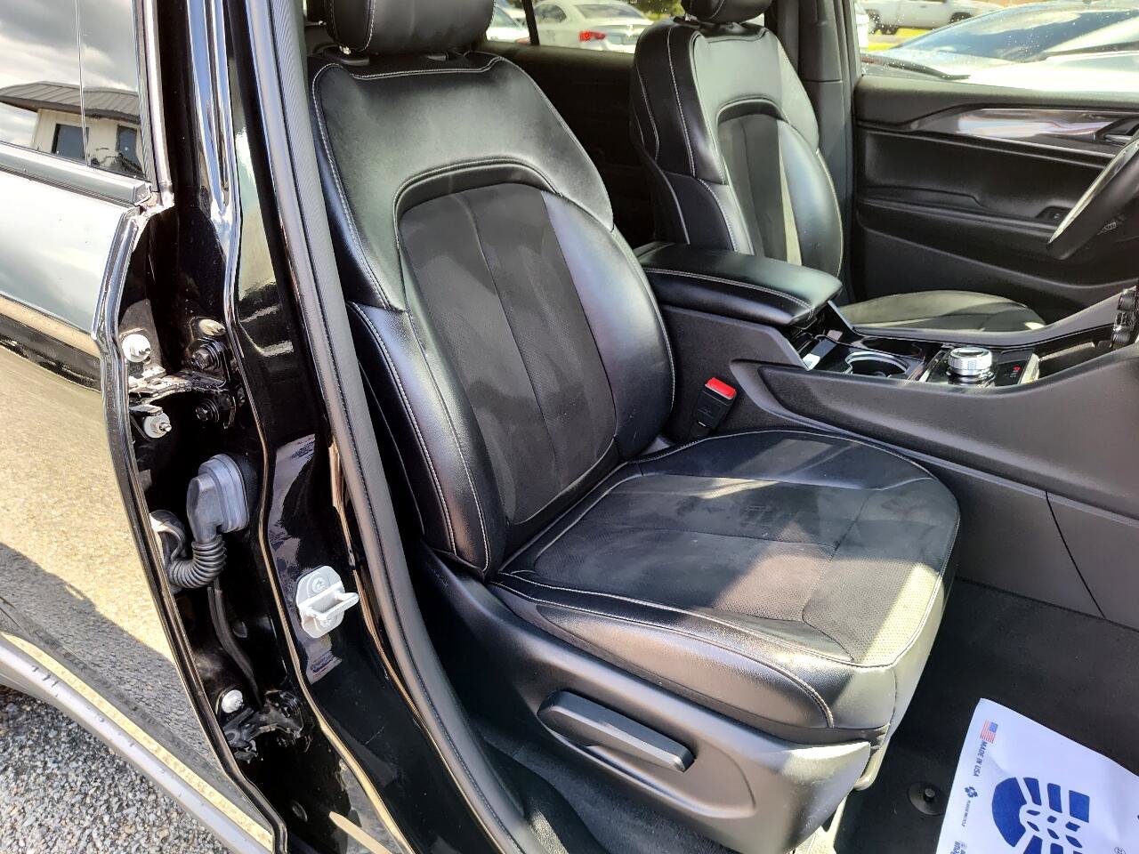 Used 2021 Jeep Grand Cherokee L Laredo image 22