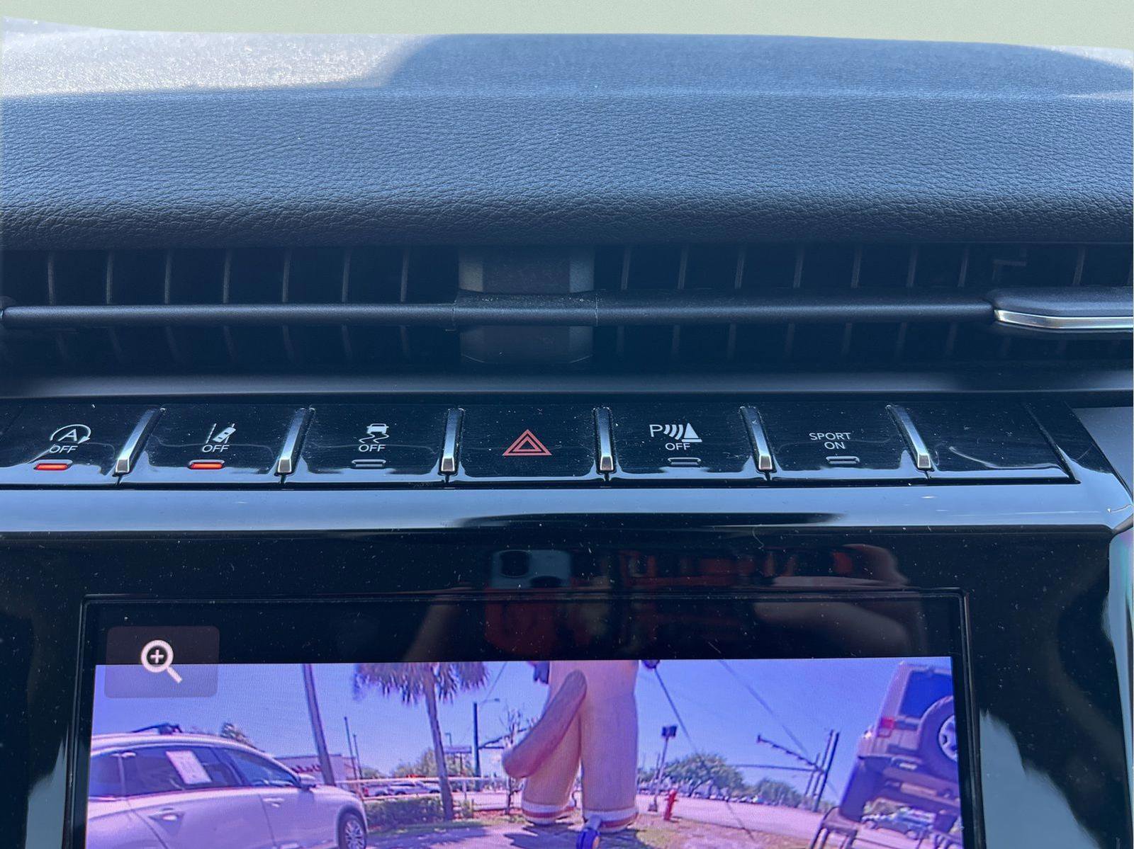 Used 2023 Jeep Grand Cherokee Laredo image 30