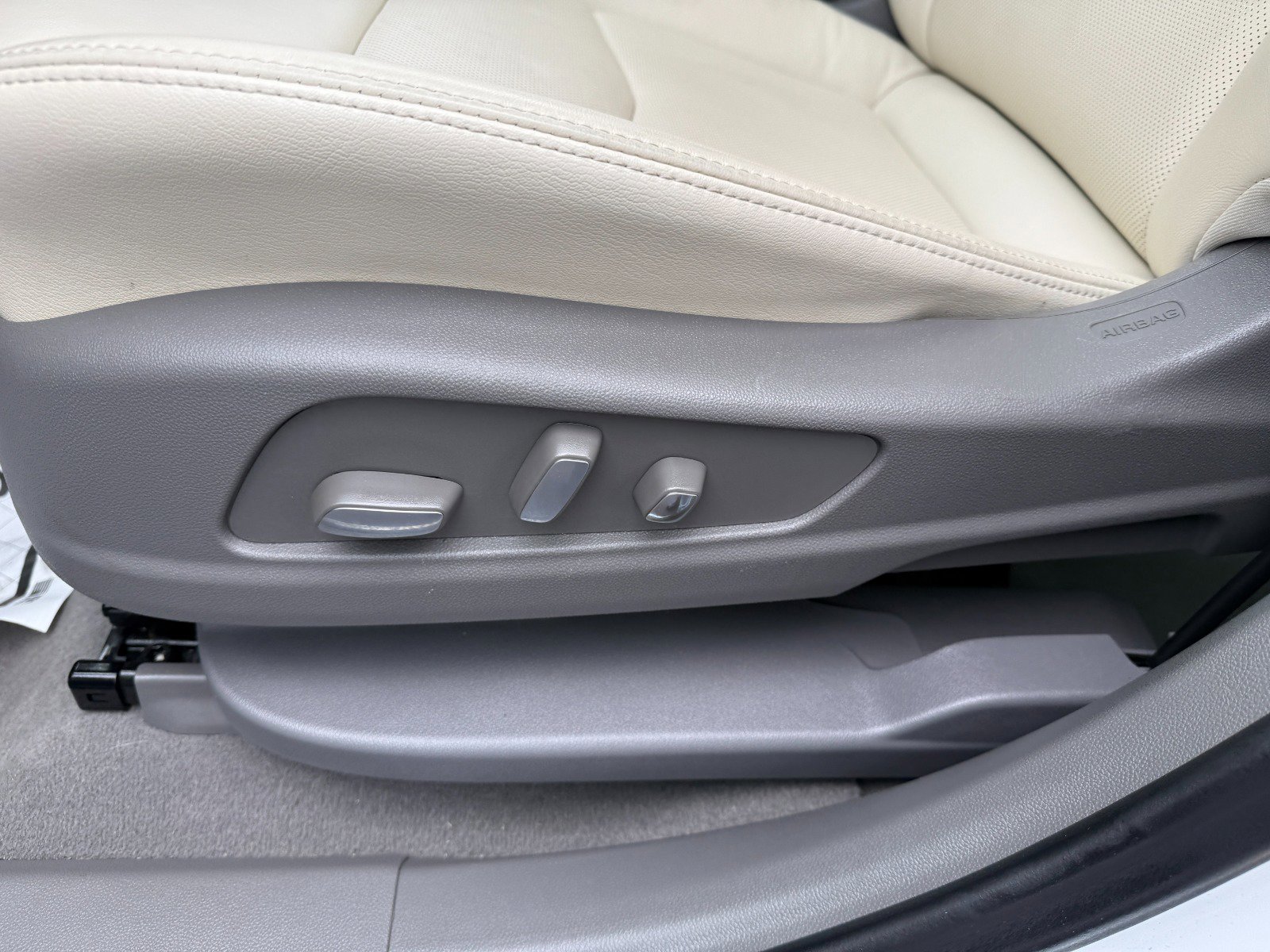 Used 2024 Cadillac XT6 Premium Luxury image 25