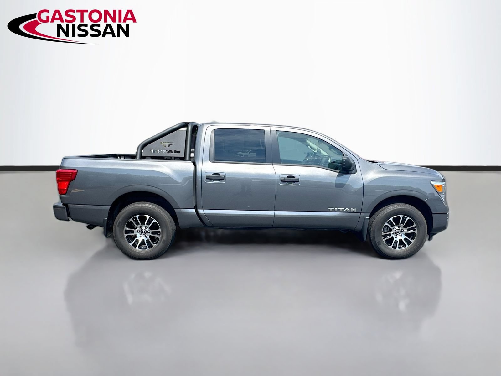 Used 2024 Nissan Titan SV w/ Accessory Utility Package AWD/4WD image 10