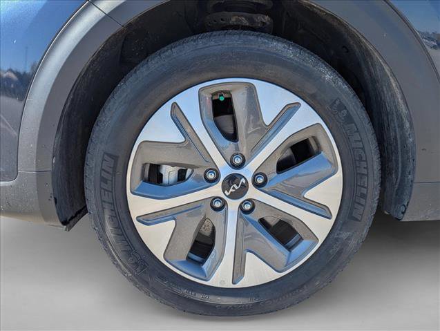 Used 2022 Kia Niro EX image 9