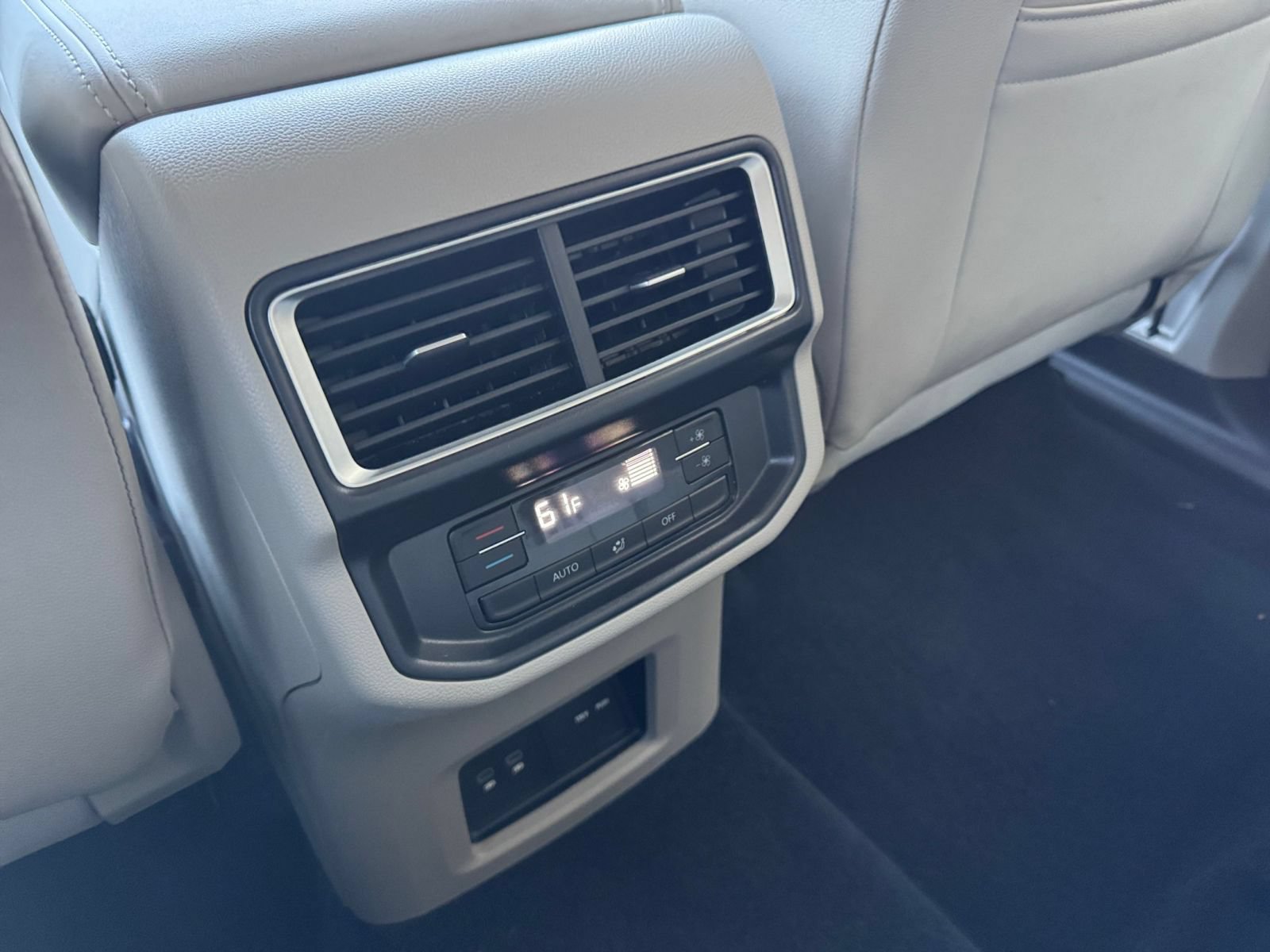 Used 2026 Volkswagen Atlas SE FWD image 25