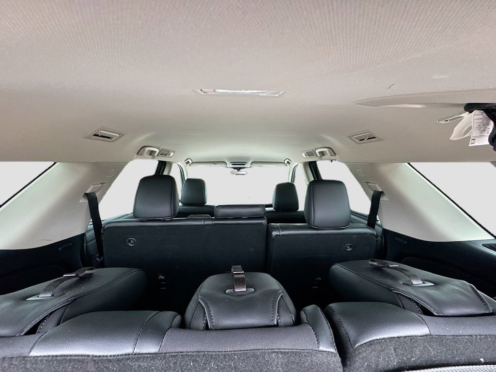 Used 2023 Nissan Pathfinder SL w/ Black Appearance Package FWD image 25
