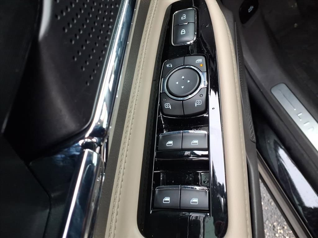 Used 2023 Lincoln Corsair Reserve image 15