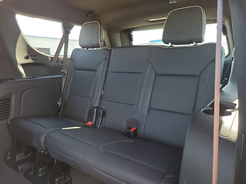 Used 2025 GMC Yukon XL Elevation image 9