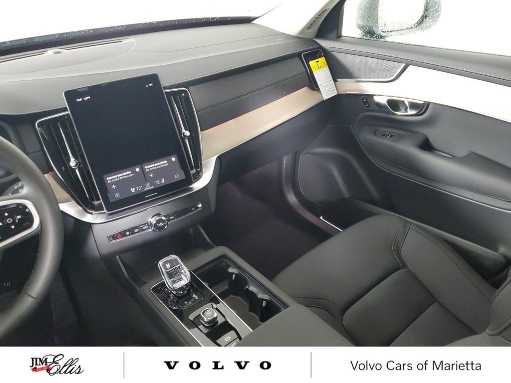 New 2025 Volvo XC90 B6 Core w/ Climate Package image 18