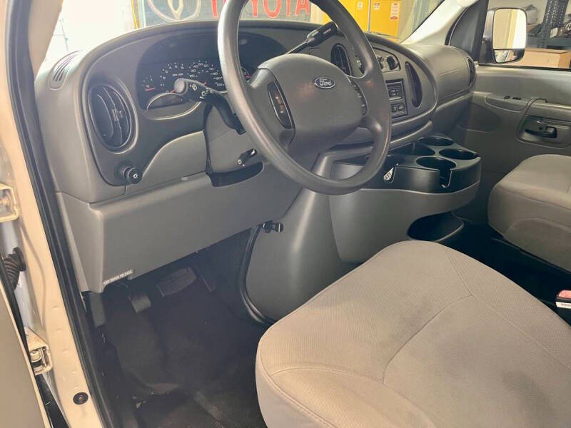 Used 2006 Ford E-350 and Econoline 350 XLT RWD image 12