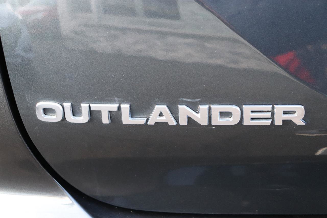Used 2025 Mitsubishi Outlander SEL FWD image 68