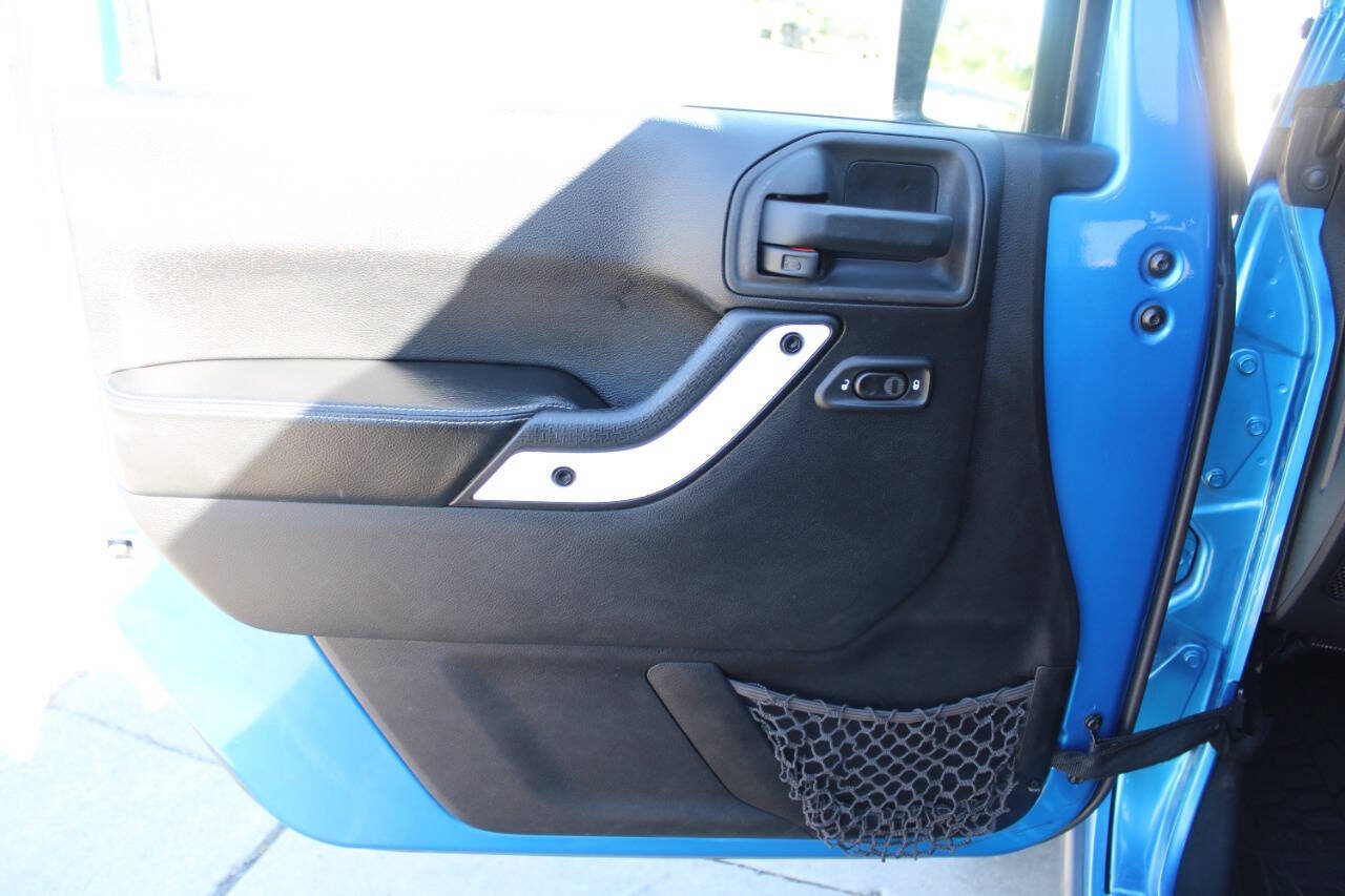Used 2014 Jeep Wrangler Sahara AWD/4WD image 12