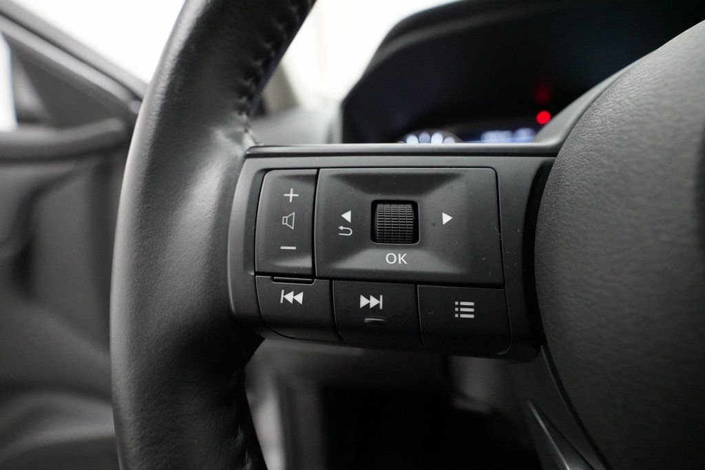 Used 2024 Nissan Rogue SV w/ SV Premium Package image 18