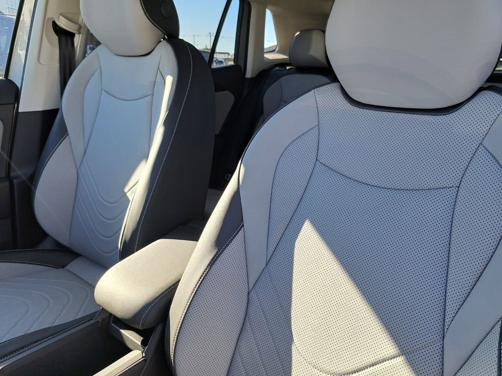 New 2026 Volkswagen Tiguan SE image 18