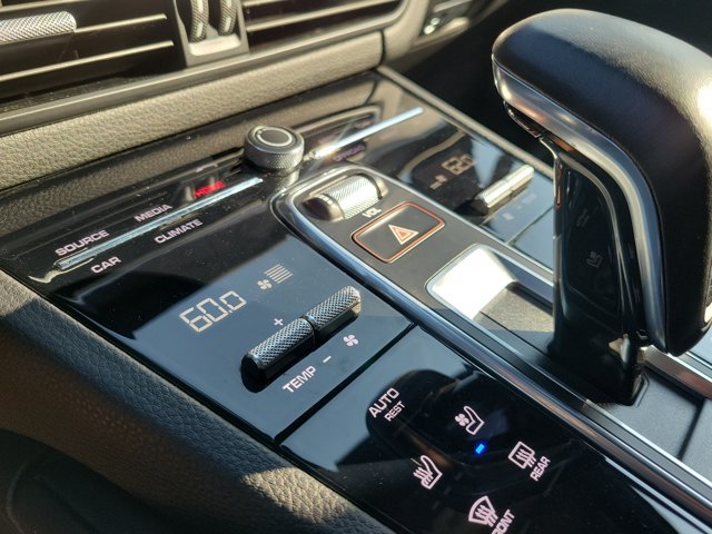 Used 2023 Porsche Cayenne AWD/4WD image 36